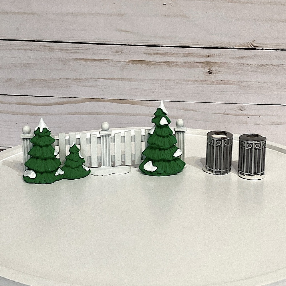 DEPARTMENT 56 - Frosty Tree Lined Picket Fence Trash Cans -Original Snow Village